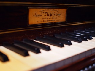 Jane, Frédéric, Anna ... and their piano